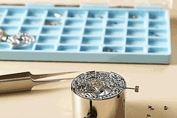 成都卡地亚手表换电池价格